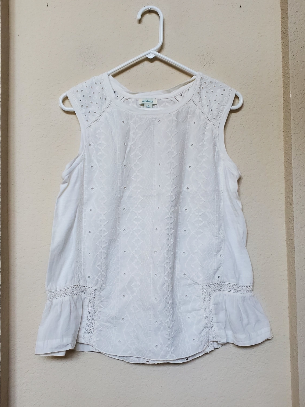 Sundance White Eyelet Sleeveless Top. Size Medium